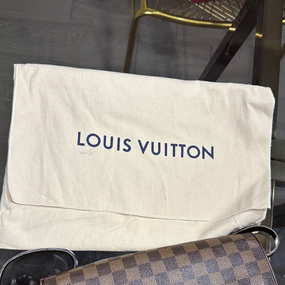 Louis Vuitton Brown Tribeca Leather handbag - Picture 13 of 13